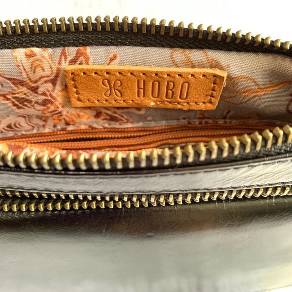 ❌SOLD❌ NWT Hobo Roam Leather Wristlet Bag - Picture 8 of 8